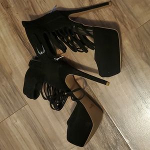 Qupid black strappy heels size 7